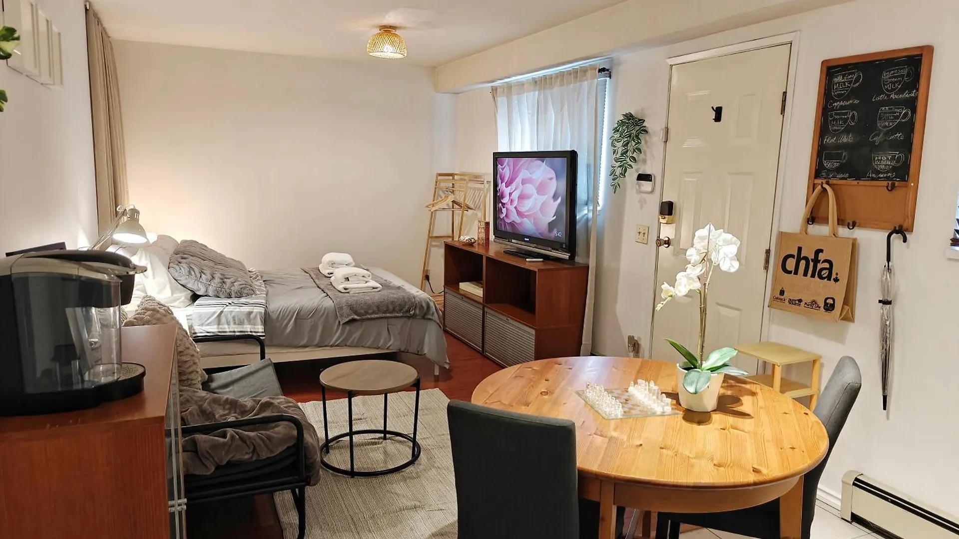 Cozy Commercial Oasis - Private Entrance Studio Vancouver